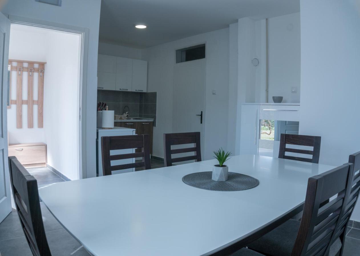 Gerardus Apartmani Vrsac Bagian luar foto